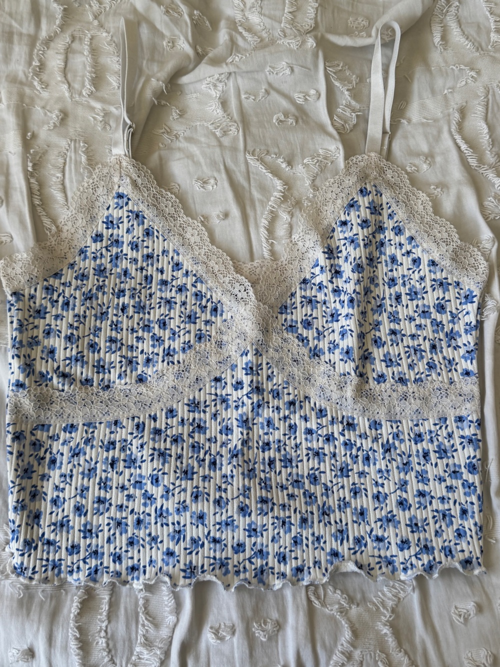 Divided Blue & White Floral Lace-Trim S Tank top